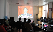 太阳成集团tyc122cc组织师生收看十八大开幕式